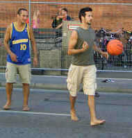 barfuß Basketball spielen